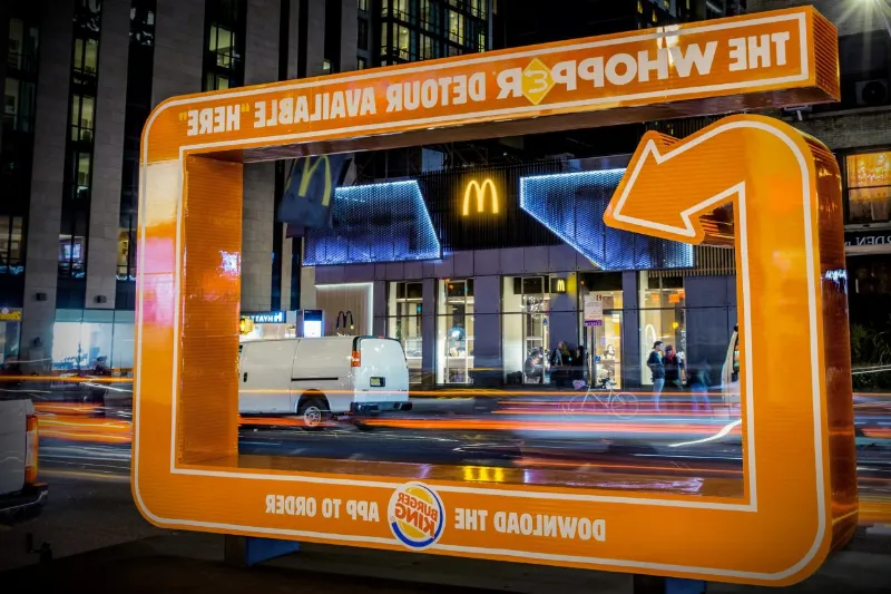 Azul prusia en la publicidad: ejemplos inspiradores de campañas exitosas