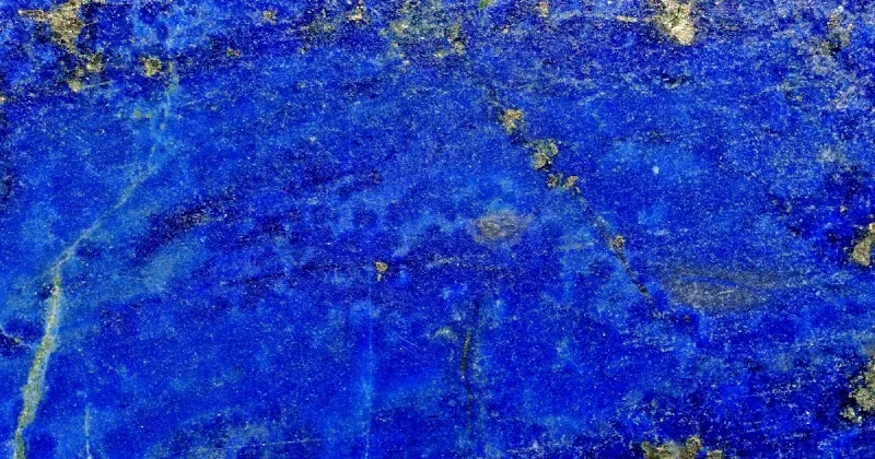 La relación entre el azul prusia y la iluminación artificial