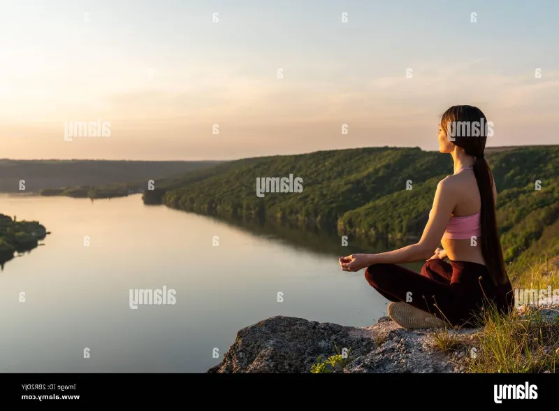 El poder relajante del azul cielo en la meditación
