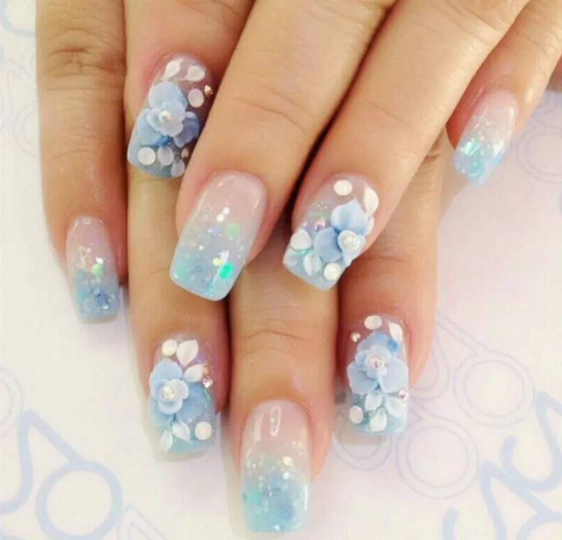 Diseños de uñas en azul cielo: ¡sencillos y deslumbrantes!