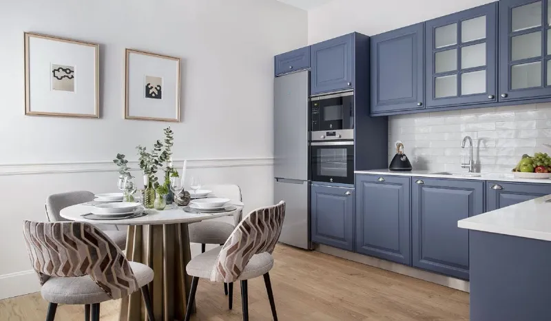 Razones por las que debes tener un mueble en tonos azul marino en tu hogar